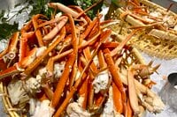 春の北海道で最高体験！ 「ルスツリゾートのカニ食べ放題＆春スキーを満喫」 北海道・2026年