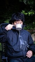 「撥水＆防水」と「難燃」の最強タッグ！  天気の急変も焚き火の火の粉も怖くない【Hides「撥水マウンテンパーカー」「防炎ポンチョ」】の画像002