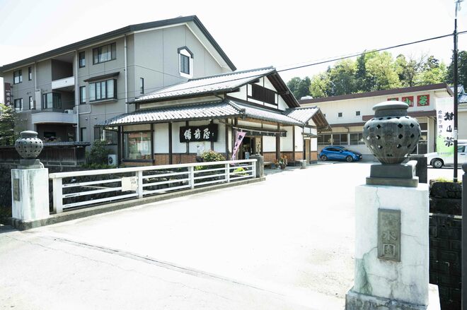 静岡・宇治と並ぶ日本三大銘茶の里で八十八夜直前の茶畑へ！ 老舗専門店で生産者が語る東京近郊産地の強みとは？【フランス人茶商の茶国漫遊記 vol.04「新茶の息吹に誘われて〜狭山茶2」埼玉県日高市】の画像006