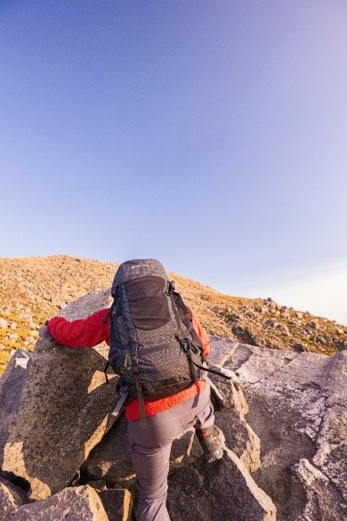 【山岳ガイドの欲しいを形に】コロンビアが手がけた大型モデル「ワイルドウッドEXP 50L+10L バックパック」の“ここ”がすごい！の画像002