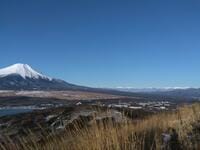 富士山と山中湖の絶景ベストスポットはここ！ 湖畔から軽アイゼン使用＆穴場感もうれしい「大平山」山頂からの冬パノラマ「3月・登山レポ」