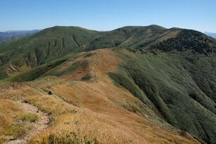 【首都圏から日帰り登山】紅葉と絶景の稜線が待つ日本百名山「巻機山」＜新潟県＞