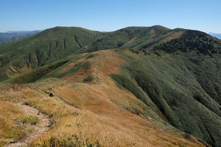 【首都圏から日帰り登山】紅葉と絶景の稜線が待つ日本百名山「巻機山」＜新潟県＞ 