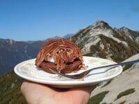 【山の上とは信じられない】登った人のみ味わえる“極うま”「山小屋グルメ」