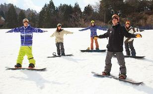 スノーボード初心者「上達のための最大の近道」！ 午前中にスクールを受講したほうがいいワケ