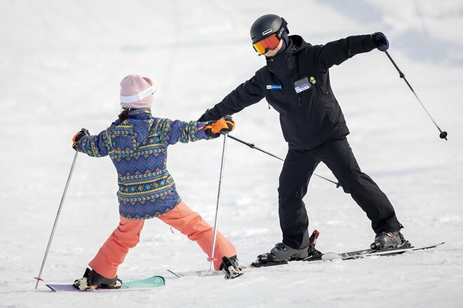 【子どもの雪山デビューはスクールへ！ 2025/26シーズン】楽しく上達が◎！ 「子ども向けスクールが人気のスキー場」7選の画像002