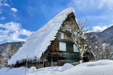 秦森康屯　雪の白川郷 秦森康屯 雪の白川郷 - メルカリ