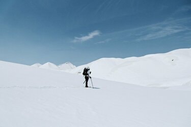 スキー、登山 Make a high-speed, large turn on Mt. Teshio! Backcountry skiing