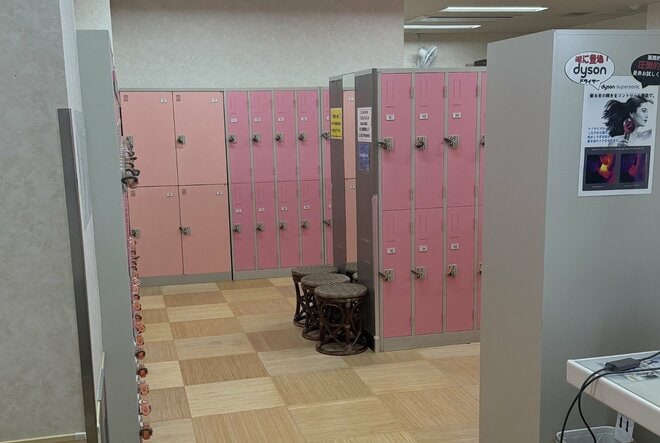 【わずか300円の100%源泉朝風呂】満開の桜も！  美ヶ原高原の下山後に癒される温泉「ロマネット」 ステンドグラスと源泉ローマ風呂が魅力【山帰り、今日はどこでととのう？Vol.4】 の画像005