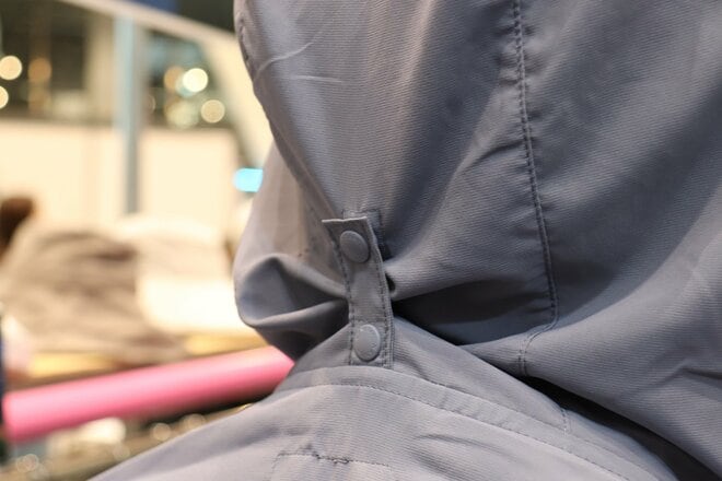 【ショップ店員に聞く！ 注目のアウトドアウェア】着たほうが涼しくなる！  まさかの “フルクローズ” 長袖パーカー「XShelter 暑熱α フーディー」 16の機能搭載で夏アウトドアは超快適に！〈ワークマンvol.1〉の画像006