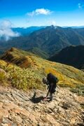 【登山】“滝雲”の名所、枝折峠！  遥かなる稜線を辿る紅葉の百名山「越後駒ヶ岳」へ   新潟県 2026年の画像005