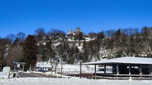 「天守閣が雲海に浮かぶ」もうひとつの「天空の城」越前大野城！  下山後は3月までの期間限定・空前規模の「ひな壇」見物
