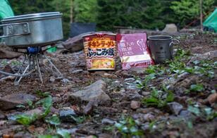 こんな「山ごはん」はイヤだ！ 寒すぎ「ガス缶」点火不良＆痛恨「カトラリー忘れ」＆冷めるご飯… 登山歴5年ライター「5つの“腹ペコ”大失敗」と対策とは！？