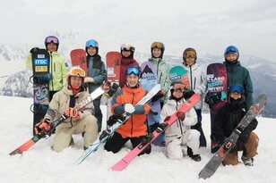 【日本スキー場開発】契約アスリートが“春の白馬”に集結！ 2026年「ミラノ・コルティナ冬季五輪」を目指す期待の若手選手たちと “オリンピアン” が雪上セッション