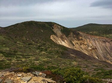 この夏行きたい ロープウェイで登山 栃木県と福島県の県境 活火山 那須岳 のダイナミックな絶景 登山 ニュース Bravo Mountain