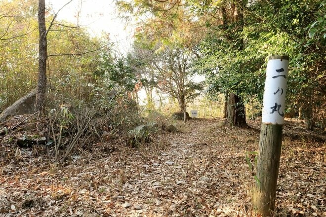石の城と思いきや土の城だった！「安芸国・頭崎城〈後編〉」　最後に待ちうけていた驚異の “巨壁” に本気を見る（広島県東広島市）【戦国の山城を攻める vol.08】の画像004