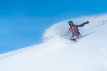 知る人ぞ知る、穴場的スキー場のパウダーを堪能！ 自己責任エリア