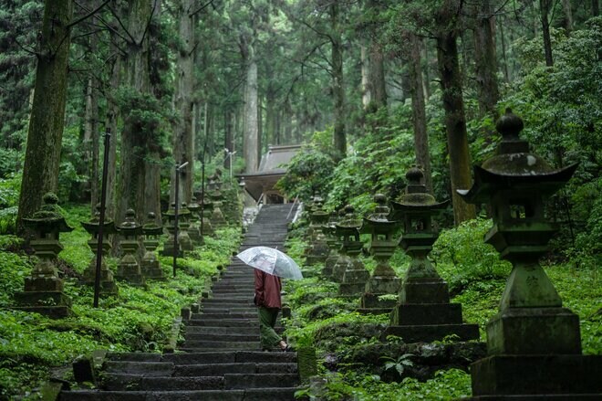 【まるで異世界への入口】映画『蛍火の杜へ』や『るろうに剣心』の舞台となった聖地「上色見熊野座神社」に行くなら“雨の日が断然おすすめ”の画像001