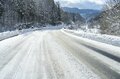「雪よりも怖い氷」危険な「凍結」！  冬の雪道ドライブで「スリップ」しないポイントを解説／2022年・スノーシーズンを安全に過ごすためにの画像004