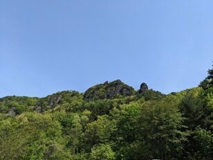 奥羽＆阿武隈の大展望！  福島の名峰「霊山」新緑と奇岩「5月のコラボ」を満喫！「山開き・登山」レポ