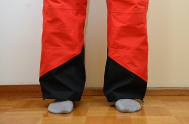 新作スキーパンツ “丈つめ” 体験！「エッジガード」も「止水ファスナー