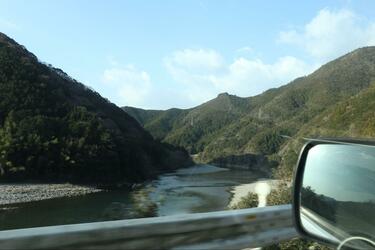 圧倒的な透明度の高知県「仁淀川」！ 細田守監督作品『竜とそばかすの