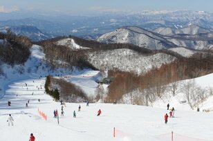「スキー＆スノーボード」初心者の強い味方！【群馬県・川場スキー場】 滑る前に “得して不安も解消して” スムーズに「ゲレンデ デビュー」ができるワケ