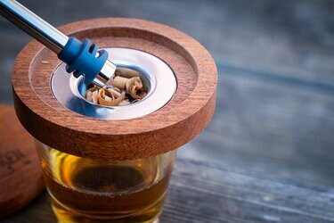 カップ一つで気軽に燻製が楽しめる! お酒やおつまみがレベル カップ一つで気軽に燻製が楽しめる! お酒やおつまみがレベル