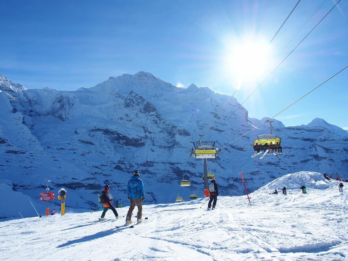 滑走距離は約215km！ 広大すぎるスキーエリアを誇るスイスきってのリゾートへ！ 最先端ゴンドラ「アイガーエクスプレス」の抜群の機動力に感動