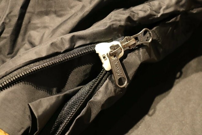 【ショップ店員に聞く！ イチ推しアウトドアギア】冬のテント泊はダウンたっぷりのシュラフが一番！  定番ナンガ「オーロラ」オリジナルモデル・3タイプ〈アルペントーキョー vol.21〉の画像004