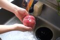 【桃農家に聞きました】包丁を使わず「桃の皮がスルッと剥ける」方法の画像001