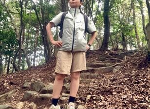 ワークマンのファン対応ウェア「ウィンドコア遮熱半袖ジャンパー」 アウトドアでの使い心地は？  街歩き・野外で滞在・約1時間ハイキングもしてみた！