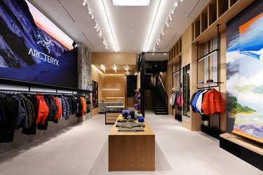 ARC'TERYX】国内最大規模「アークテリクス 新宿ブランドストア