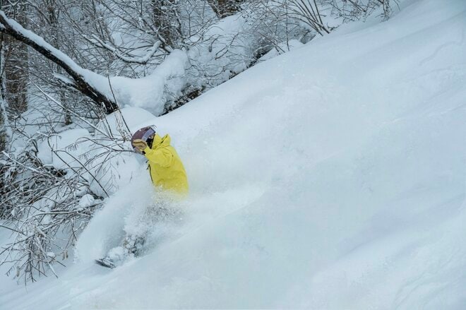 【富山県】雪景色の世界遺産の懐で滑る！  雪煙と湯けむり、はしご旅へ 「たいらスキー場」と「五箇山の合掌造り集落」 2026年の画像002