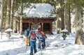 スノーシューで巨木の森へ！「王様の木、杉並木、鏡池」深雪に包まれた神秘的な姿に感動する！  パワースポットの宝庫【戸隠】で真冬にだけ出合える絶景の画像002