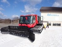 まだまだ雪がいっぱいの春！ 「阿仁スキー場」のピステンツアー “森吉山から極上の一本を”【秋田県】2025年