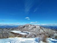 自然が生み出す “氷の芸術”！  1月・日本百名山「赤城山」真冬の絶景！  びっしり育つ「青の氷瀑」＆北海道で見られる「アイスバブル」も【現地レポ】