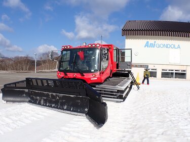 まだまだ雪がいっぱいの春！ 「阿仁スキー場」のピステンツアー “森吉