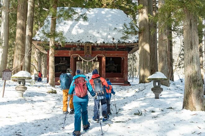 スノーシューで巨木の森へ！「王様の木、杉並木、鏡池」深雪に包まれた神秘的な姿に感動する！  パワースポットの宝庫【戸隠】で真冬にだけ出合える絶景の画像002