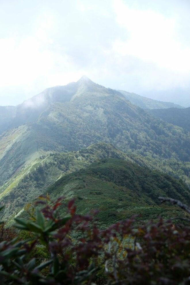 【山頂から景色が一変する百名山】絶景の稜線歩きが待つ「もうひとつのホタカ」への画像003