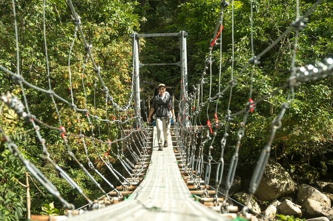 【秋山登山】長雨の合間に…… 絶景だらけの2日間！ 「山頂直下の避難小屋は、天空の撮影スタジオ」 朝日連峰・以東岳　山形県｜2026年の画像005