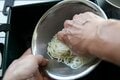 「そうめん × 缶詰」ぬめりを取るだけじゃないの？　茹でたそうめんを洗う本当の理由とは【缶詰博士の缶たん”CAN”P料理 vol.70】の画像002