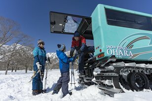 冬の「戸隠」がアツい！  大人気の広大なキャンプ場で雪遊びを満喫！ 【爽快スノーシュー、スノーキャットツアー、かまくら体験】まで！