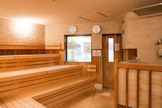 【わずか300円の100%源泉朝風呂】満開の桜も！  美ヶ原高原の下山後に癒される温泉「ロマネット」 ステンドグラスと源泉ローマ風呂が魅力【山帰り、今日はどこでととのう？Vol.4】 の画像002