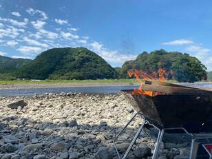 アウトドア永遠のテーマ「焚き火で焼きいものさつまいもは何で包むのが一番美味しいのか問題」を徹底検証した結果とは？