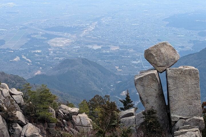 新緑の季節「御在所岳」で「中道＆裏道」ハイキング！　奇石 “イルカ岩”・展望スポットからの絶景・下山後は温泉！「レポート」 