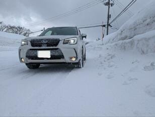100均「ダイソー」で揃う「冬の車中泊」必須アイテム4選！ 最強コスパの「断熱・結露・保温」即戦力ワザ「実践レポ」