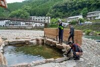 川原を掘ったら源泉が湧く！  マイ露天風呂＆開湯1800年越えの秘湯など… 美渓×温泉ざんまいの贅沢な熊野旅へ＜大塔川 後編＞【ユーコンカワイの股旅リバログ vol.43】