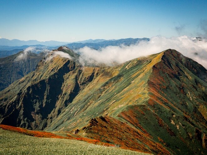 【一度は見たい秋山の絶景5選】山が最も華やぐ季節！  ハイカー女子が出会った紅葉の絨毯から黄金色の湿原まで、心奪われる錦秋の世界  2026年の画像005