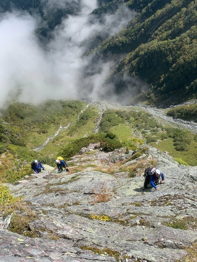 2021年9月山梨県警「山岳遭難」月次レポート「悪天候より登山日和の休日に山岳遭難が発生する」理由の画像001